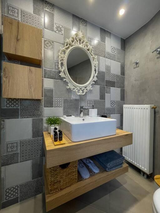 Apartament Just Live Triovasálos Zewnętrze zdjęcie